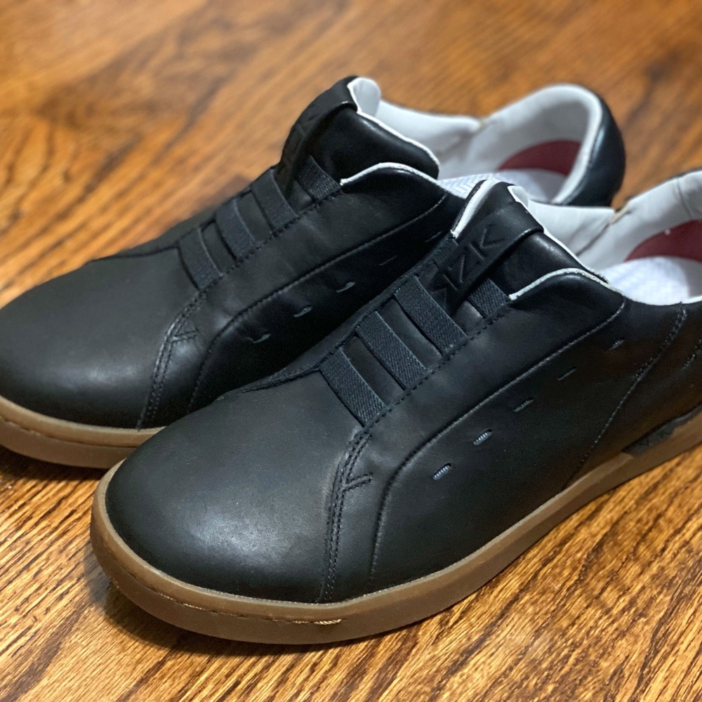 Kizik 7.5M NEVER WORN New York Slip On Sneakers Black Leather